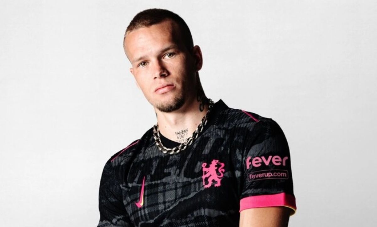 Мудрик разом з Челсі представили новий комплект ігрової форми на сезон-2024/2025 Мудрик разом з Челсі представили новий комплект ігрової форми на сезон-2024/2025