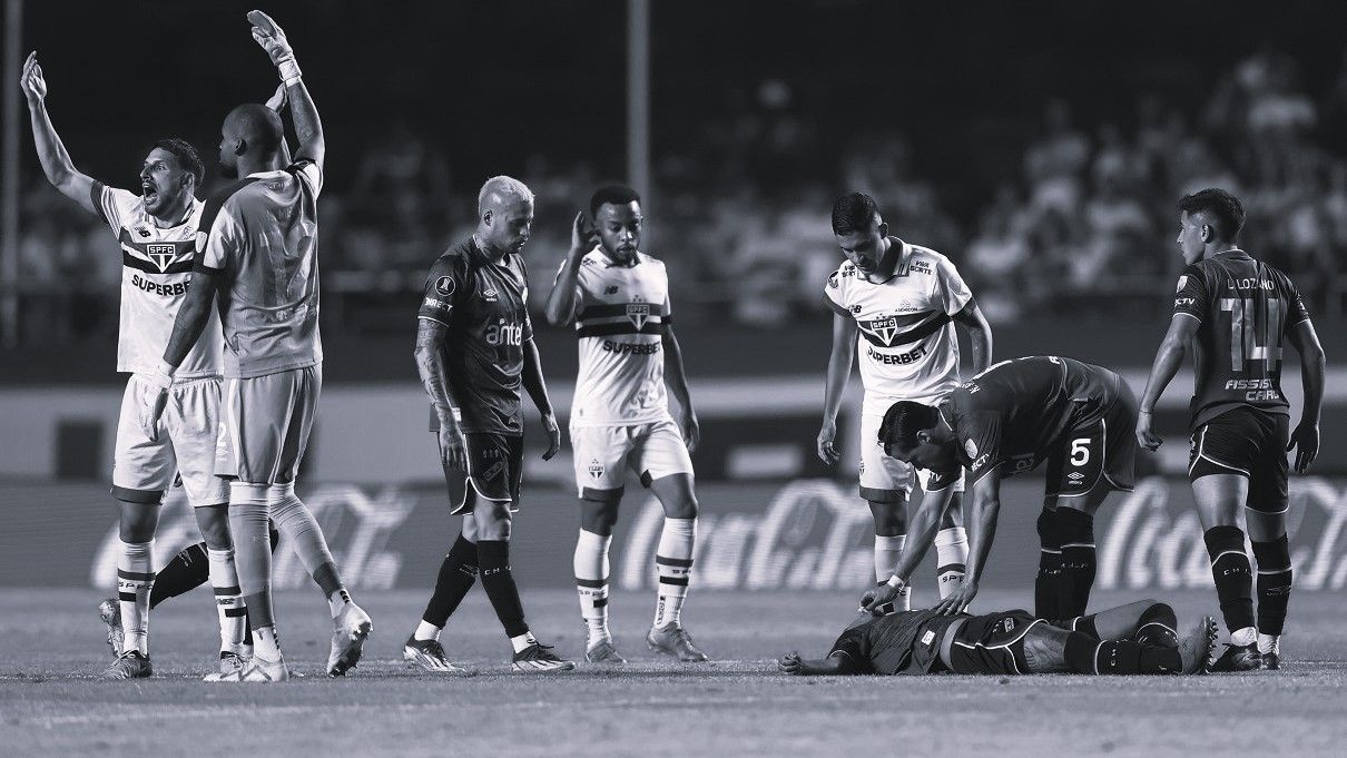 Хуан Искьердо умер после потери сознания во время матча Хуан Искьердо умер после потери сознания во время матча