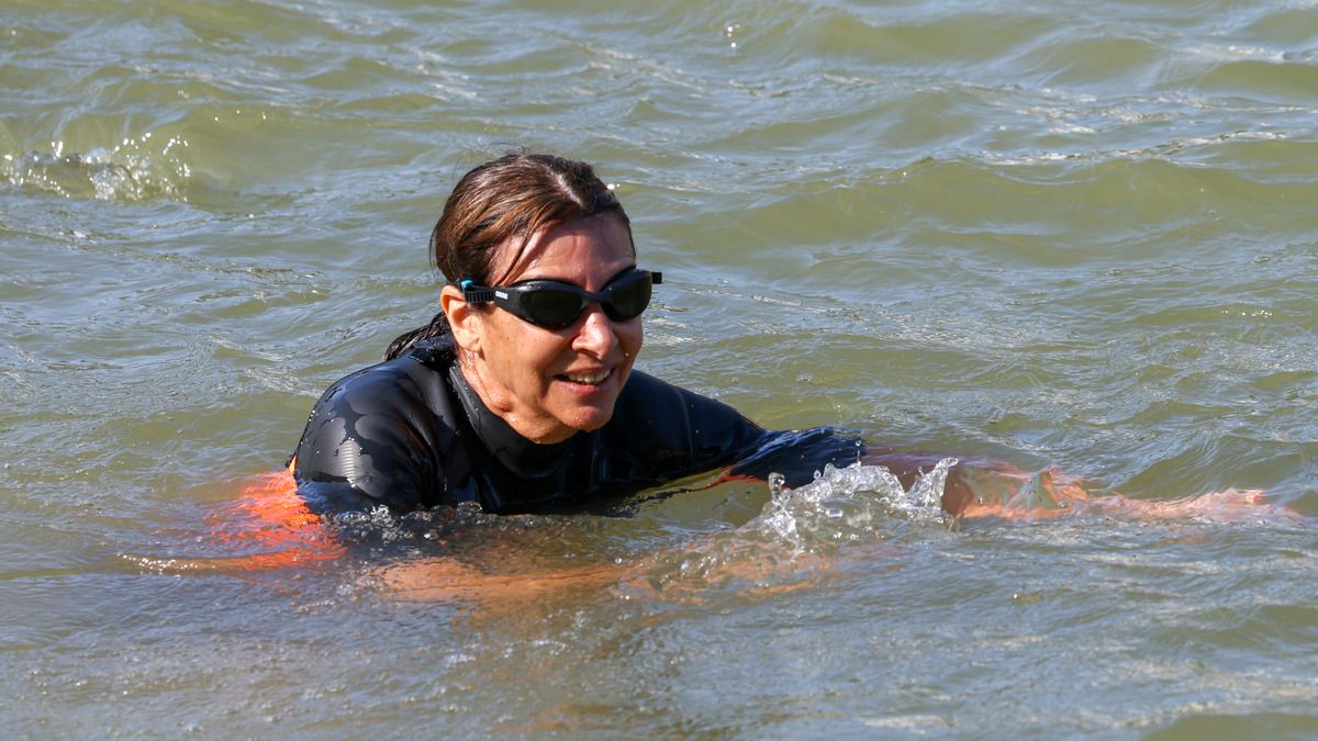 Меркиня Парижа Анн Ідальго скупалася в Сені напередодні відкриття Паралімпіади Меркиня Парижа Анн Ідальго скупалася в Сені напередодні відкриття Паралімпіади