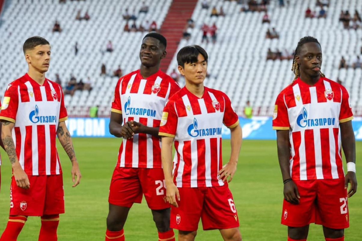 Российский танк с буквой Z установлен перед стадионом Црвены Звезды Российский танк с буквой Z установлен перед стадионом Црвены Звезды