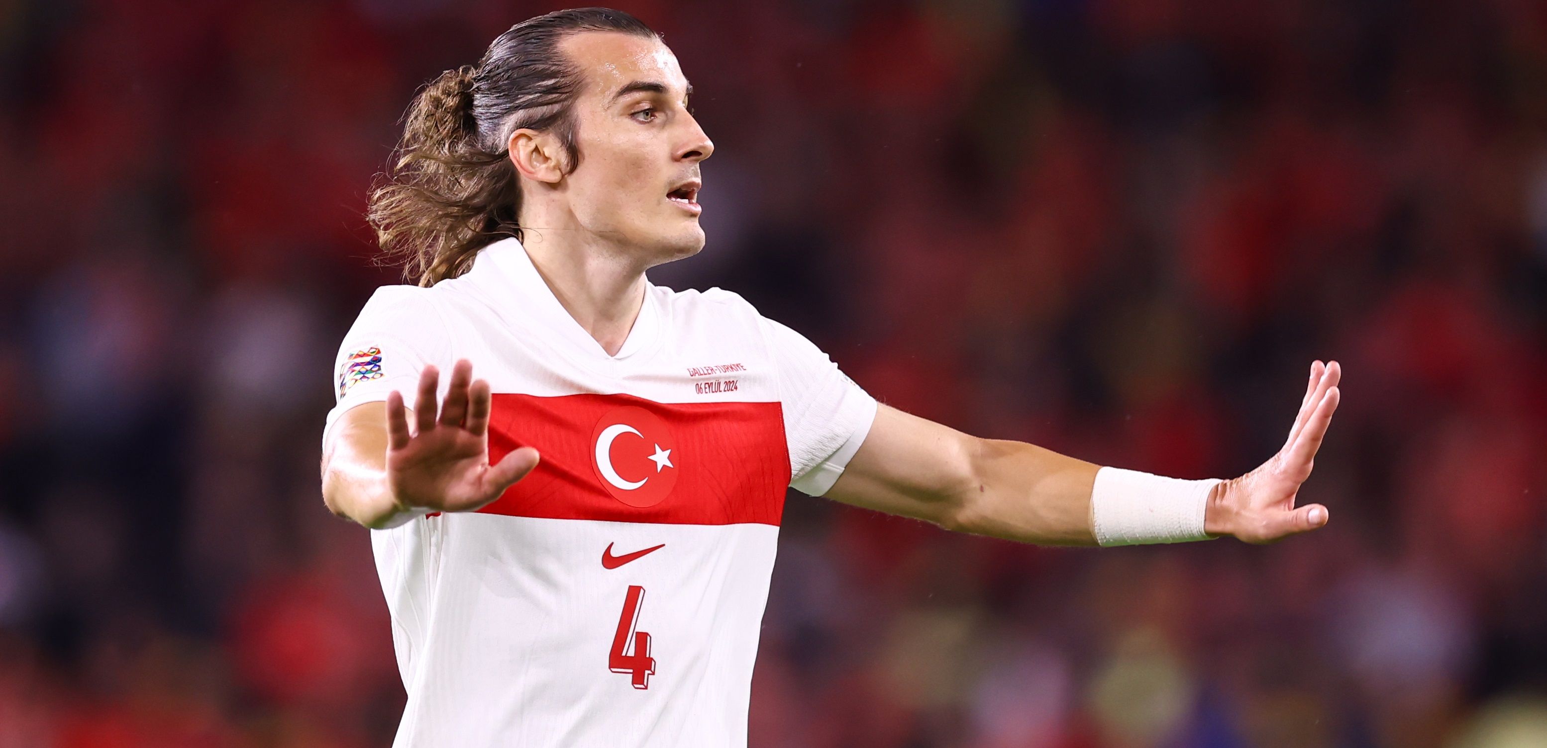 Чаглар Сеюнджю відзначився грубим моментом у Лізі націй Чаглар Сеюнджю відзначився грубим моментом у Лізі націй