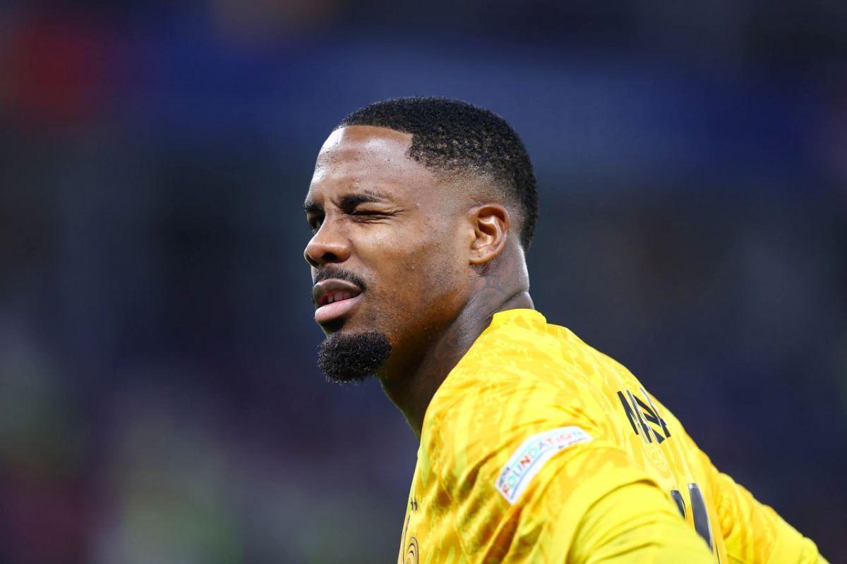 Реал Мадрид планує підписати голкіпера Мілана та збірної Франції Майка Меньяна Реал Мадрид планує підписати голкіпера Мілана та збірної Франції Майка Меньяна