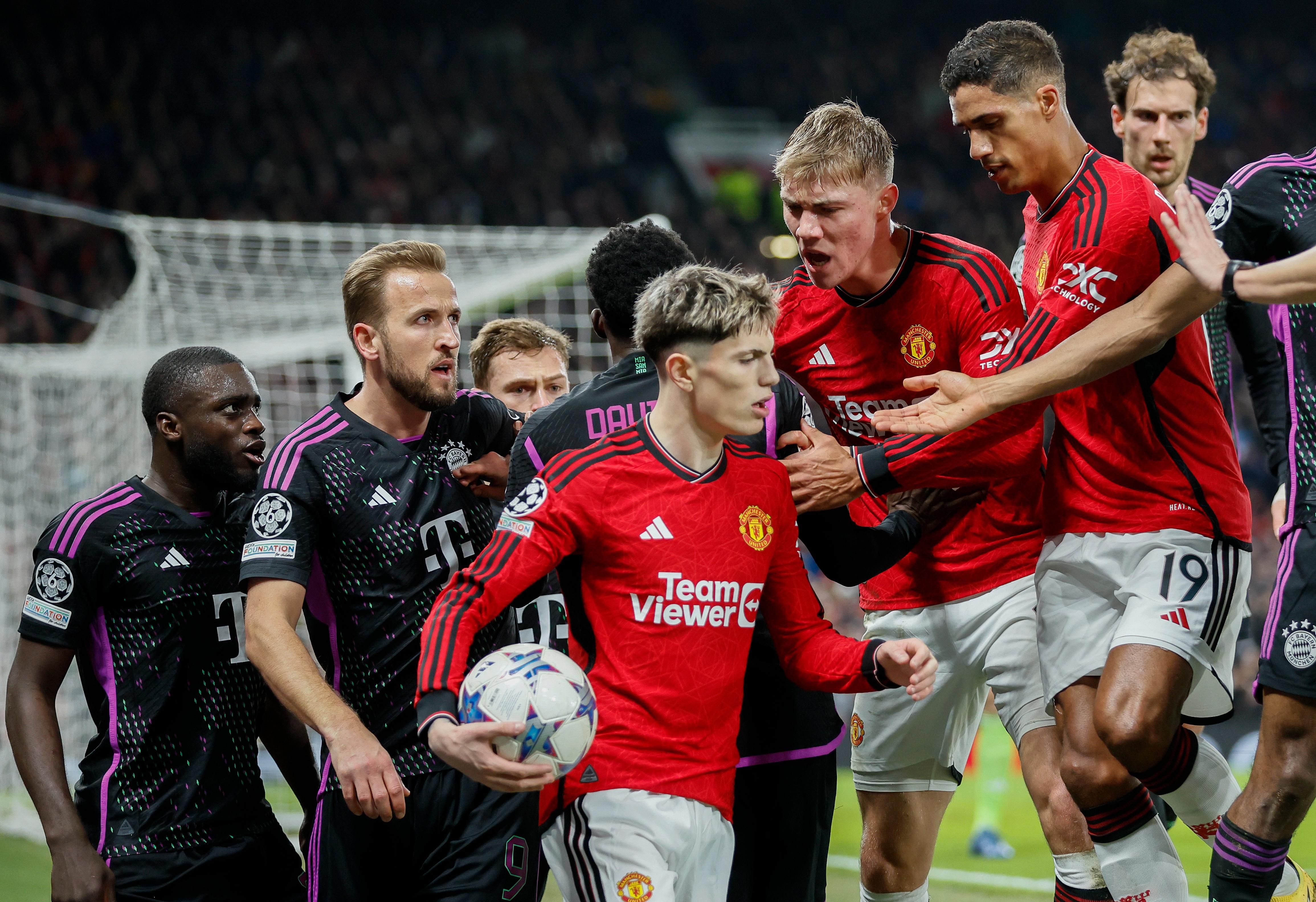 Алехандро Гарначо лайкнул пост в котором Криштиану Роналду критикует Эрика тен Хага Алехандро Гарначо лайкнул пост в котором Криштиану Роналду критикует Эрика тен Хага