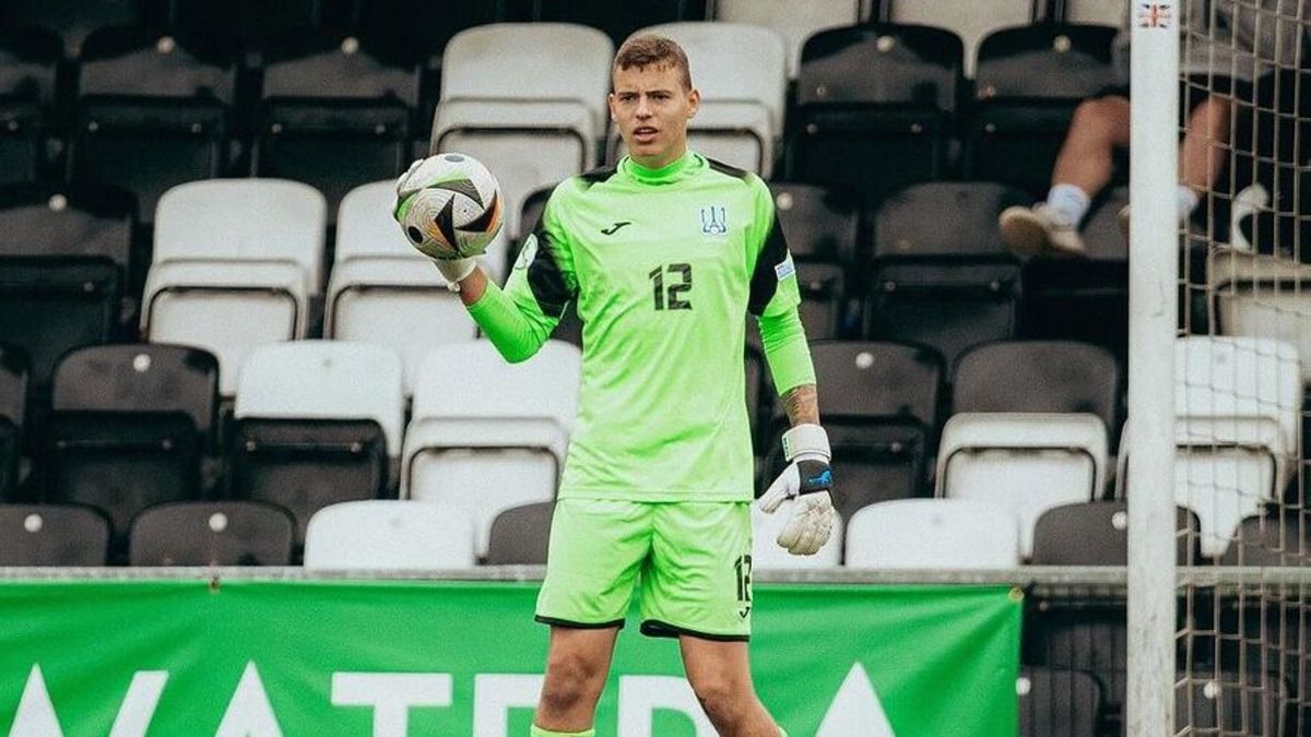 Челси заинтересовалось украинским голкипером Владиславом Крапивцовым Челси заинтересовалось украинским голкипером Владиславом Крапивцовым