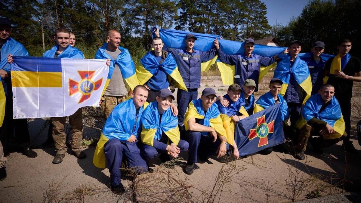 Трьох спортсменів звільнили з полону