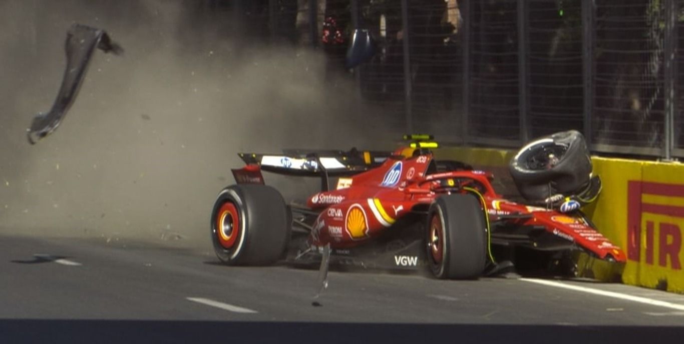 Карлос Сайнс и Серхио Перес столкнулись в Баку Карлос Сайнс и Серхио Перес столкнулись в Баку