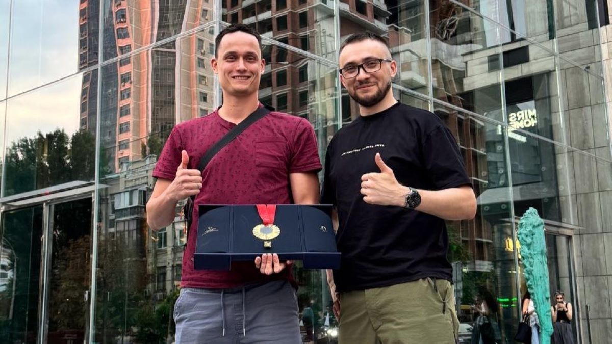 Ярослав Денисенко віддав золоту медаль на аукціон Ярослав Денисенко віддав золоту медаль на аукціон