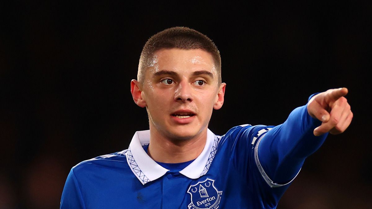 Миколенко повернувся до тренувань - коментар тренера Евертона Миколенко повернувся до тренувань - коментар тренера Евертона