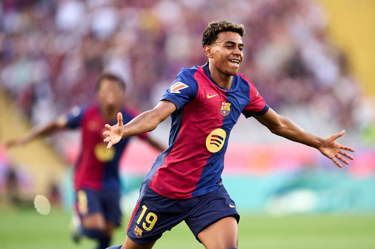 Ліга чемпіонів - Ламін Ямал встановив рекорд за кількістю зіграних ігор у 17 років Ліга чемпіонів - Ламін Ямал встановив рекорд за кількістю зіграних ігор у 17 років