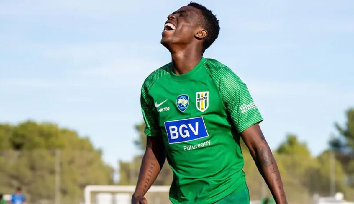 Полесье отстранило Бени Макуану от тренировок с командой из-за его поведения Полесье отстранило Бени Макуану от тренировок с командой из-за его поведения