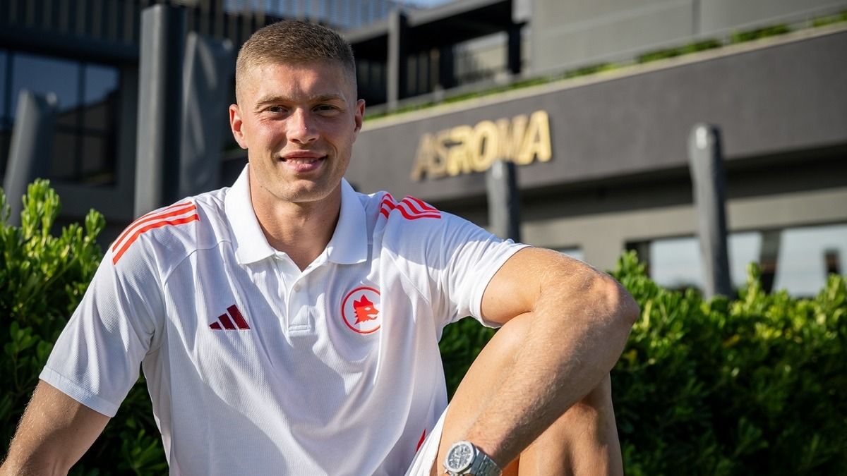 Довбик поспілкувався з фанами Роми на вечері - що сказав українець Довбик поспілкувався з фанами Роми на вечері - що сказав українець