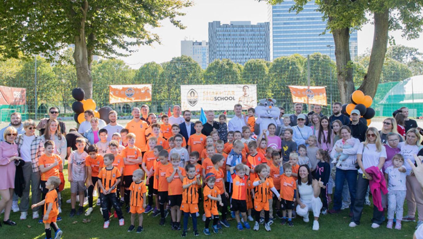Шахтар відкрив дитячі школи у Вроцлаві та Празі Шахтар відкрив дитячі школи у Вроцлаві та Празі