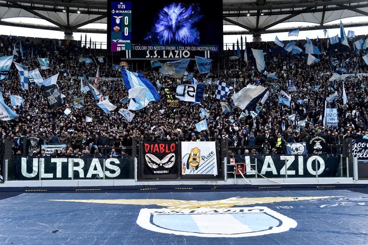 Німецькі правоохоронні органи затримали фанатів Лаціо перед грою із Динамо Німецькі правоохоронні органи затримали фанатів Лаціо перед грою із Динамо