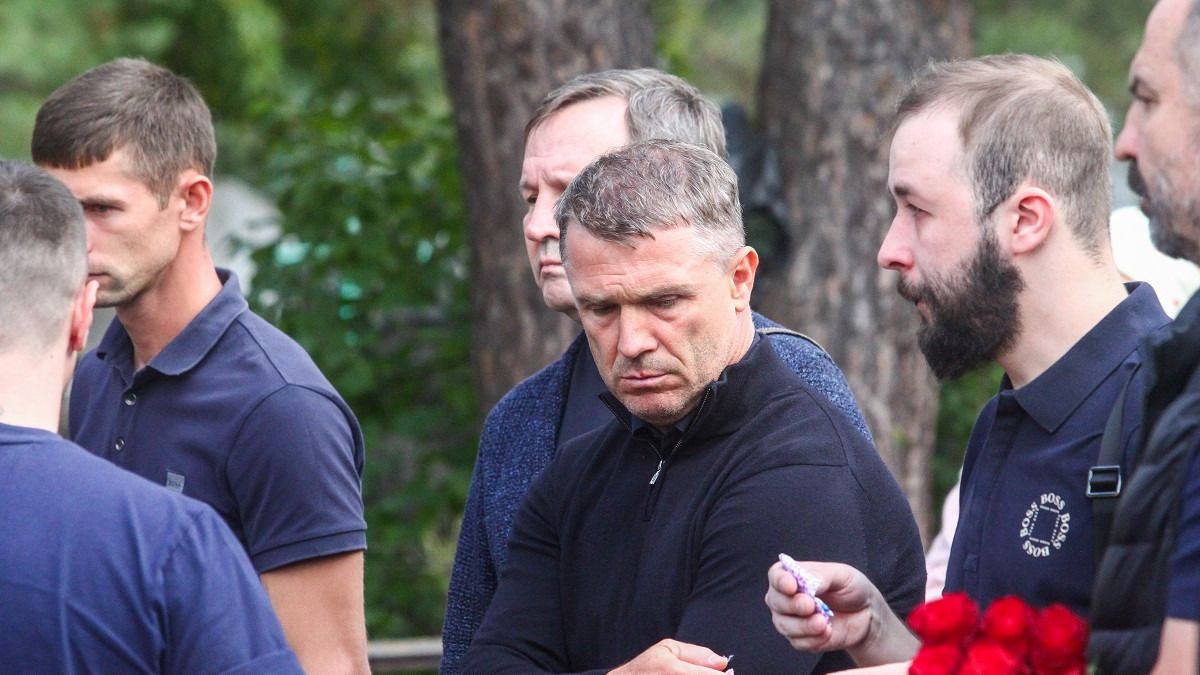 Сергей Ребров потерял отца - фото с церемонии похорон Сергей Ребров потерял отца - фото с церемонии похорон