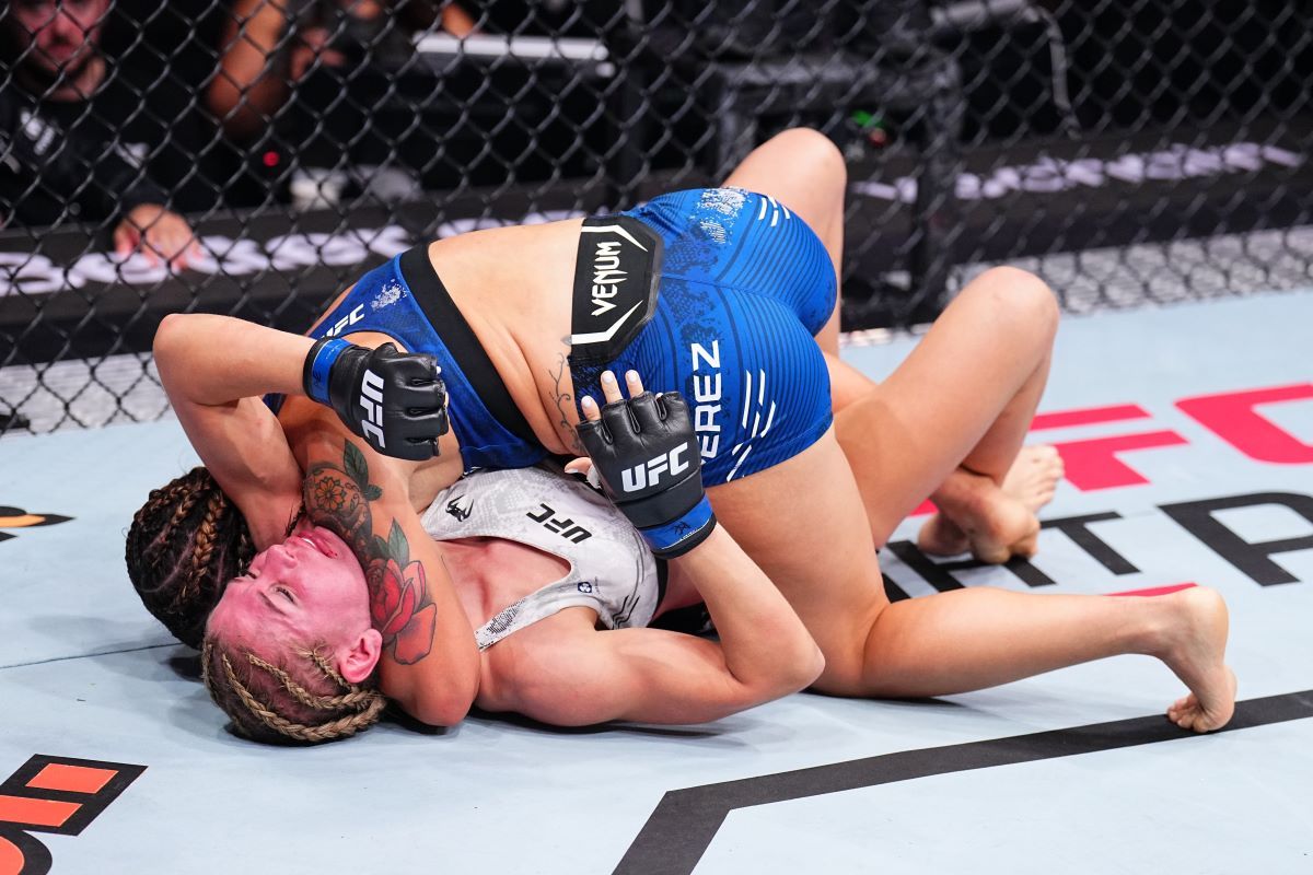 Аргентинка едва не задушила россиянку Аргентинка едва не задушила россиянку