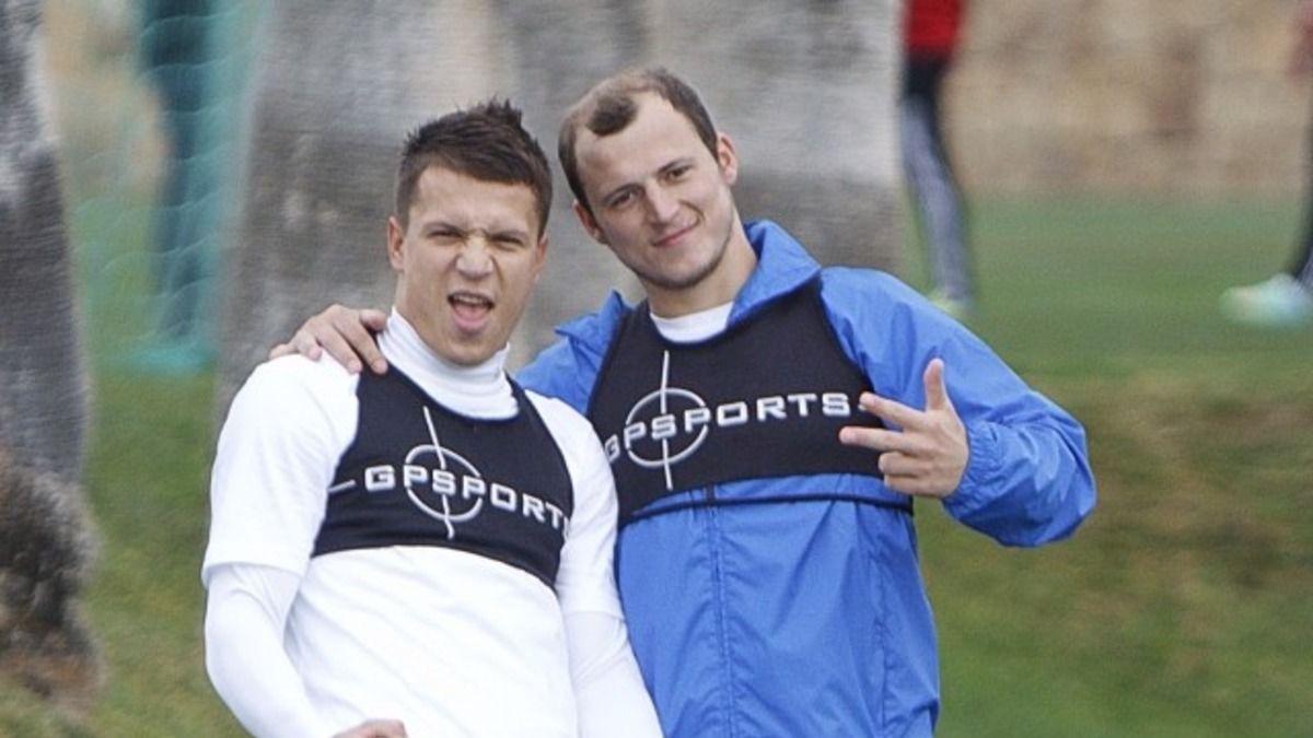 Зозуля рассказал, как бил Коноплянку по ногам на тренировках Днепра Зозуля рассказал, как бил Коноплянку по ногам на тренировках Днепра