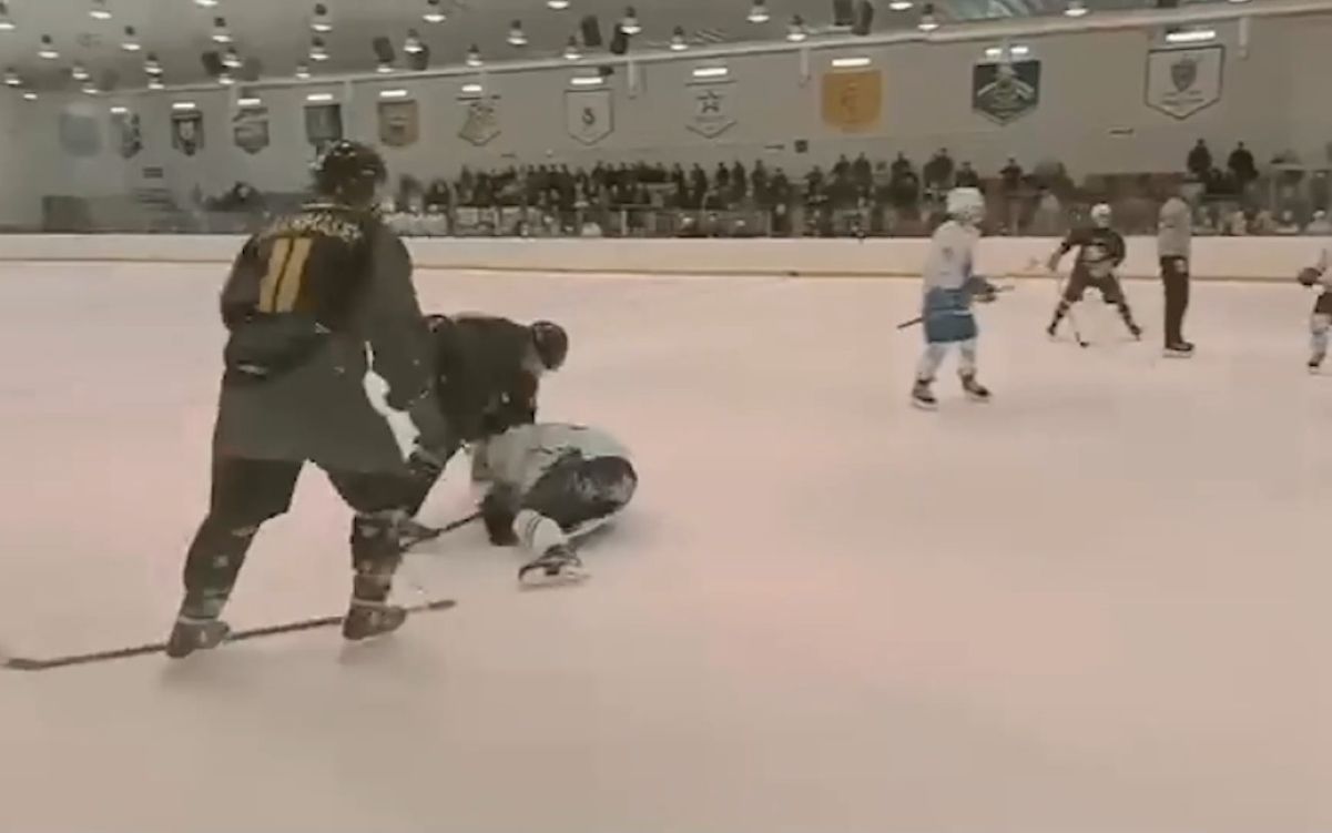 В России будут судить хоккеистов "Тафгая" из-за драки с командой ФСБ В России будут судить хоккеистов "Тафгая" из-за драки с командой ФСБ