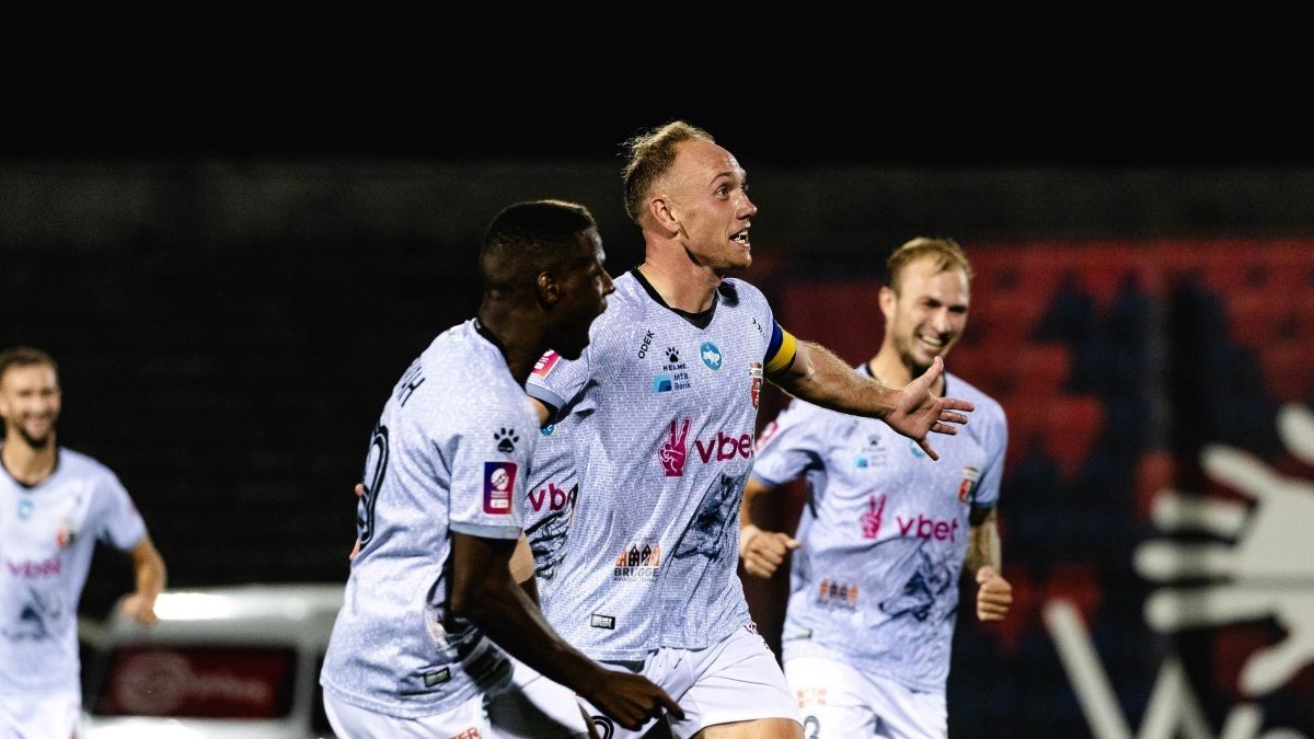 Вболівальники Вереса вигукували неоднозначні вислови Вболівальники Вереса вигукували неоднозначні вислови