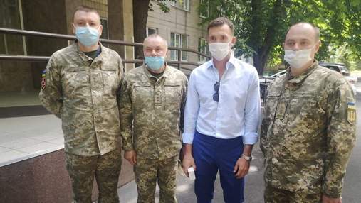 Андрей Шевченко подарил военному госпиталю в Киеве аппарат ИВЛ: фото