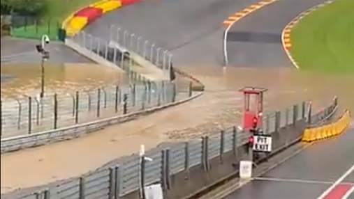 Легендарный автодром Формулы-1 ушел под воду: видео