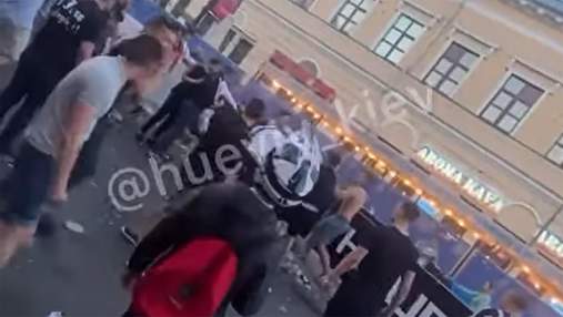 После матча Украина – Англия: на Подоле в Киеве массово подрались фанаты – видео