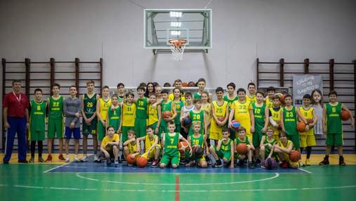 Баскетболісти збірної України провели різдвяний майстерклас для дітей